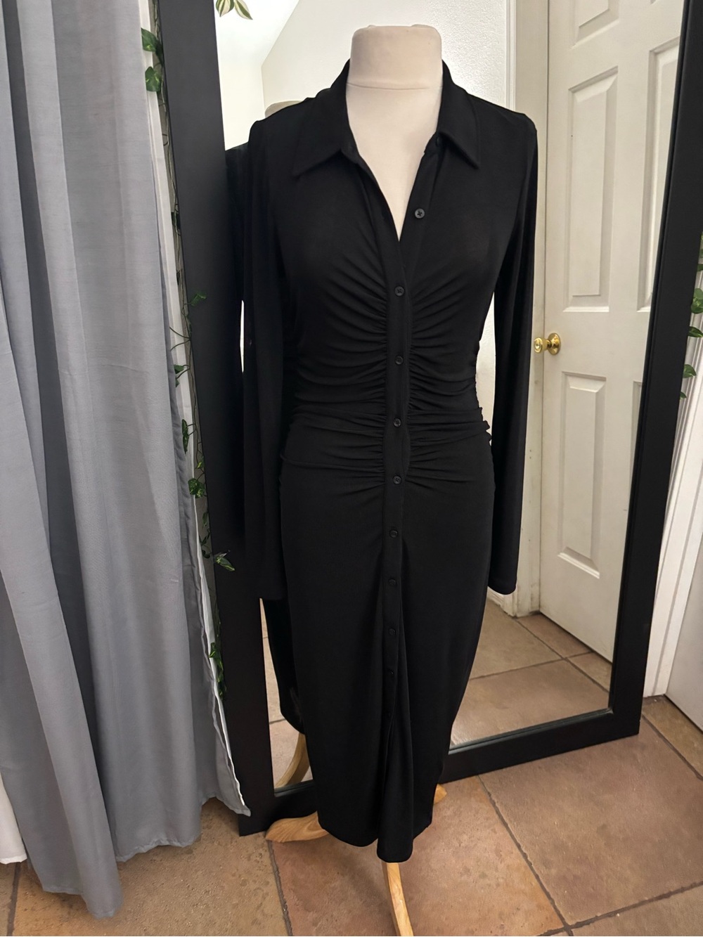 Good American Black Ruched Button-Front Midi Dress